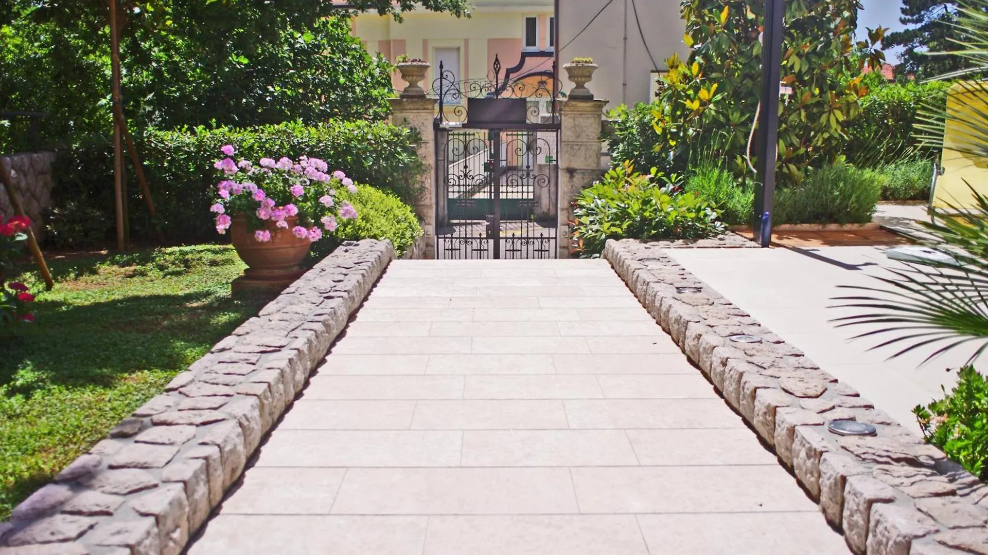 Apart-hotel Guest House Villa Dagmar - Exclusive Crikvenica